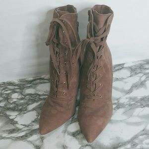 steve madden jinx bootie taupe